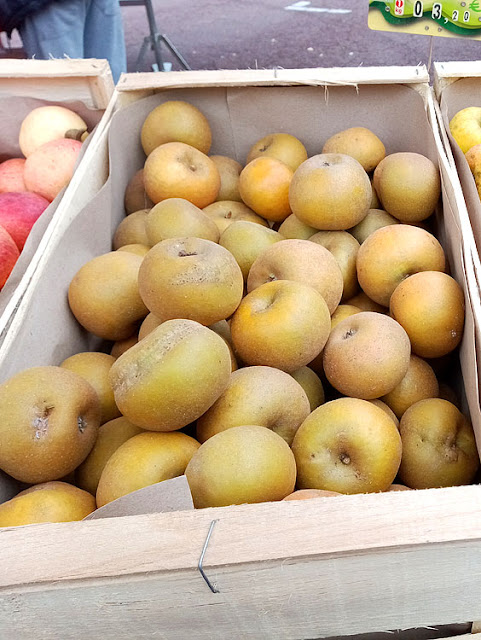 Organic Patte de loup apples at a market, Indre et Loire, France. Photo by Loire Valley Time Travel.