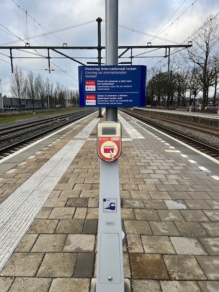 In-/uitcheckpaal Arriva/breng