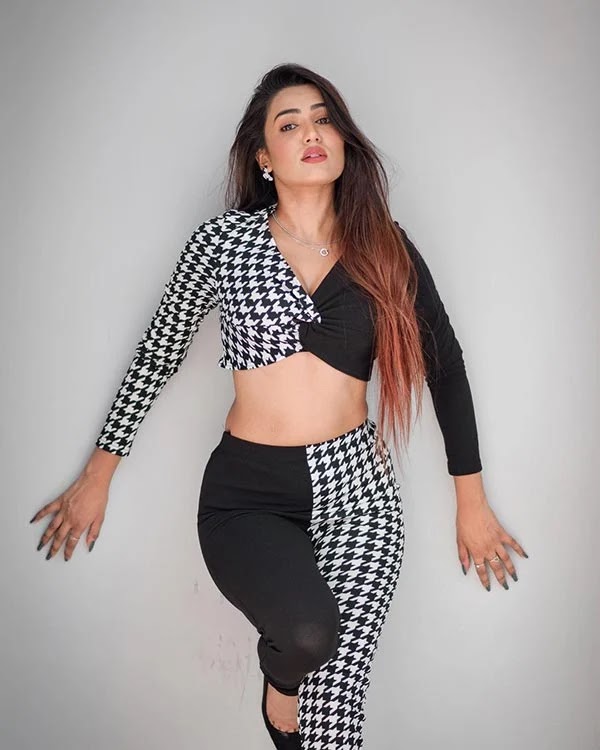 Garima Chaurasia's stylish hot look in this black and white outfit