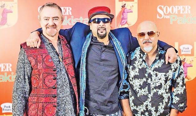 A picture of Pakistani band, Junoon.