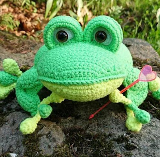 PATRON GRATIS RANA AMIGURUMI 49593 🐸