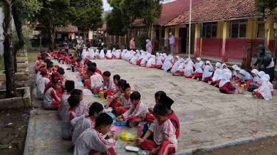 Sambut Ramadhan, Siswa/i SDN Purasari gelar Makan Bersama