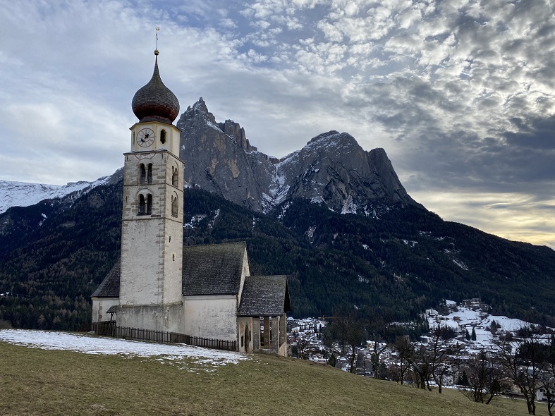 cosa vedere nei dintorni alpe di siusi: chiesa san valentino