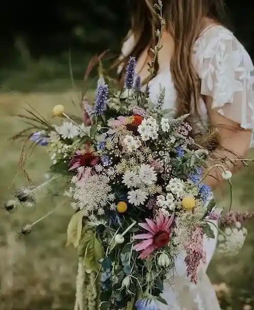 Bouquet mariée cascade champêtre : 10 modèles coup de cœur
