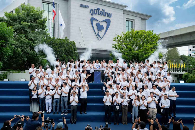 Thailand Coalition Faces Fracture Gambling Bill Reveals Power Struggle