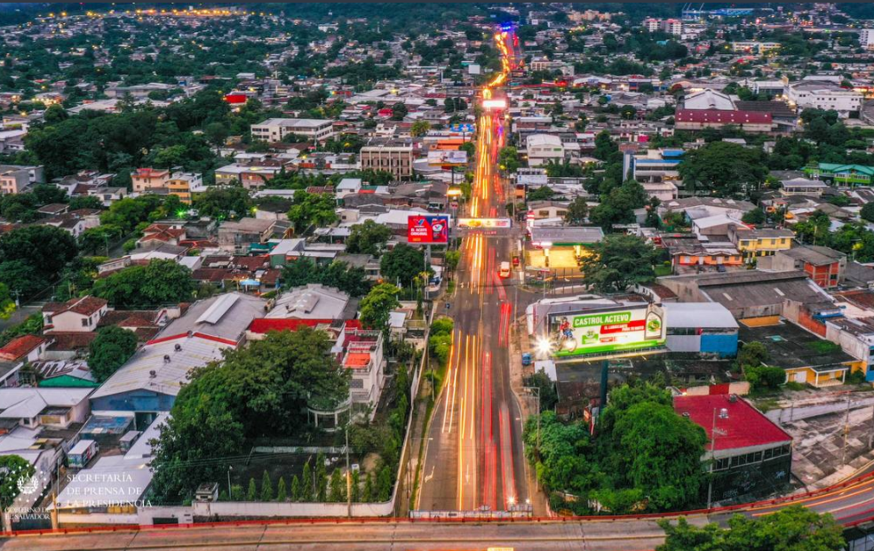 Gobierno del Presidente Bukele inicia construcción de drenajes en la 49a. avenida sur y alameda Roosevelt