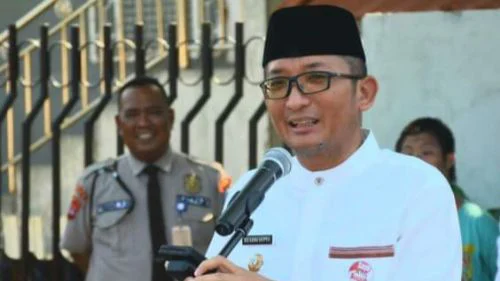 Berikan 1.405 Paket Sembako Bagi Tenaga Honor Kebersihan di 3 OPD, Wako Hendri Septa Apresiasi Bank Nagari!