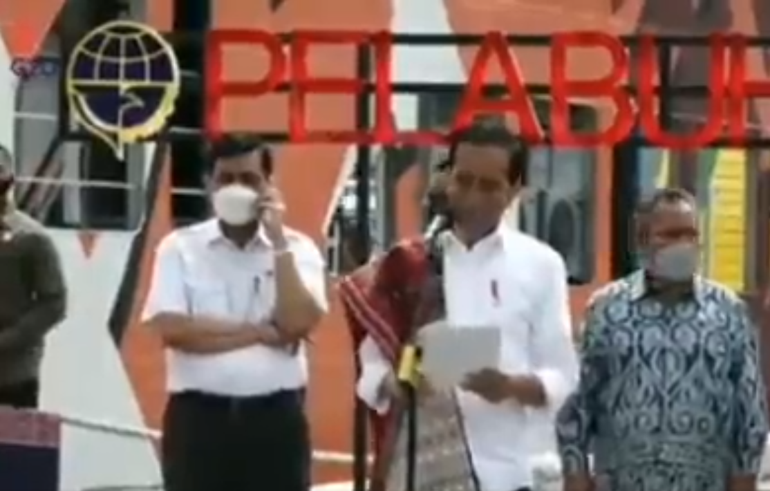 Luhut Asik Telponan Saat Jokowi Beri Sambutan, Netizen: Bos Besar Telponan, Anak Buah Suruh Pidato