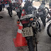 Dupla é presa com moto roubada após fazer arrastões em praça de Manaus