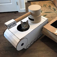 Tanques de guerra de cartón para gatos