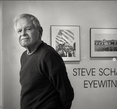 black and white photograph of Steve Schapiro in Monroe gallery, Santa Fe, NM
