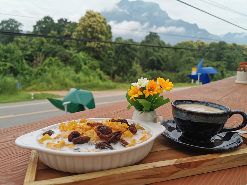 ระเบียงกาแฟ ม่อนเคียงดาวรีสอร์ทแอนด์โฮมสเตย์ เชียงดาว