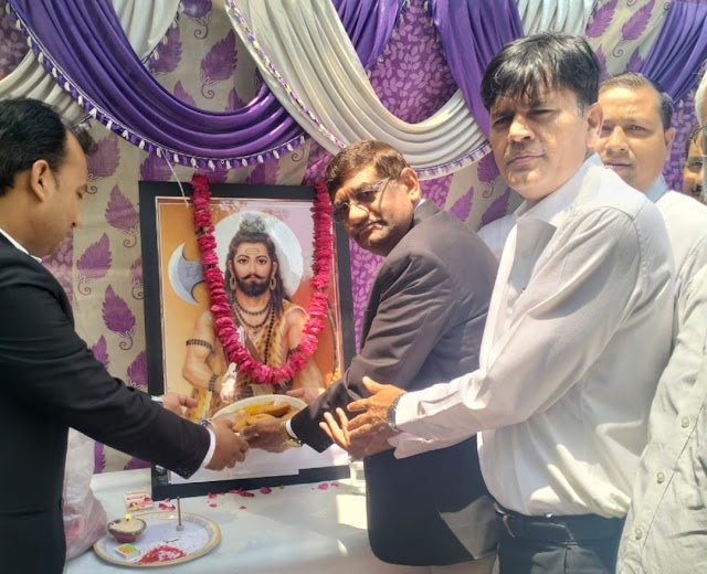 भगवान परशुराम की जयंती के शुभ अवसर पर जिला बार एसोसिएशन द्वारा जनपद न्यायालय गौतमबुद्धनगर में भंडारे का हुआ आयोजन