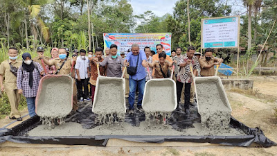 Desa Jayabakti Bangun Jalan Rabat Beton 