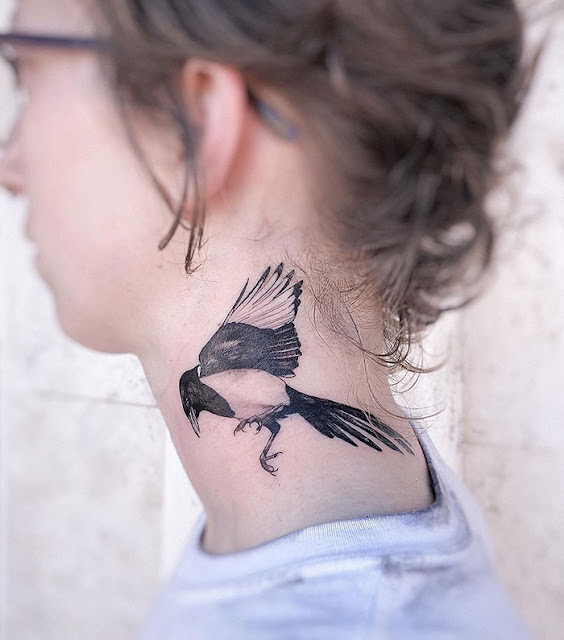 Tatuagens no pescoço Ideias incríveis para se inspirar
