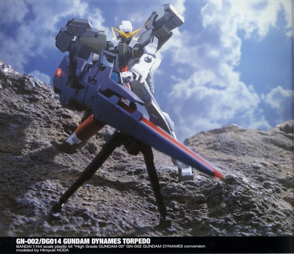 “Imagen del GN-002/DG014 Gundam Dynames Torpedo, una variante submarina del GN-002 Gundam Dynames, equipada con torpedos para combates bajo el agua en la serie Mobile Suit Gundam 00V.”