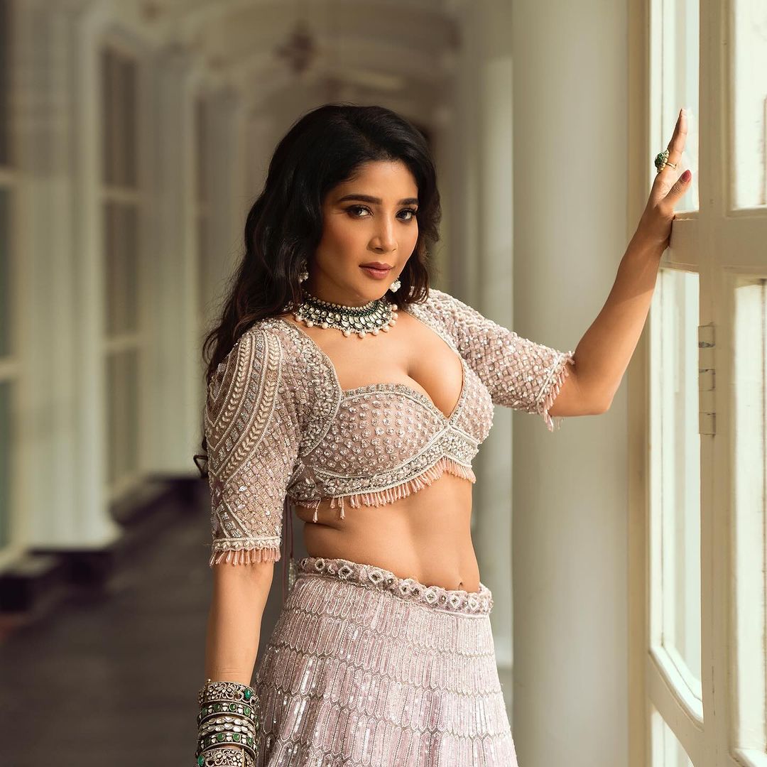 Sakshi Agarwal's Lehenga Extravaganza: A Dazzling Debut into 2024 Fashion (View Pics)