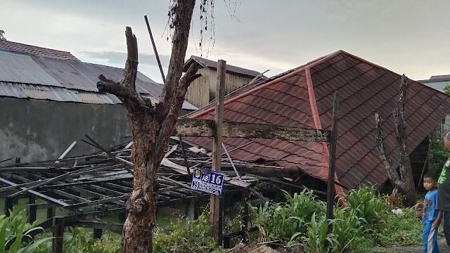 Rumah  Belum Jadi di Komplek Herlina Perkasa Blok AB Sungai Andai Roboh Diterpa Angin Kencang