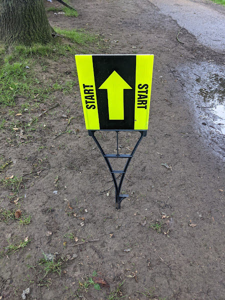 parkrun sign with arrow pointing to the start