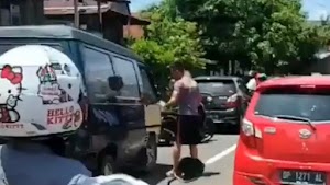 Viral Oknum Brimob Ngamuk Pukul Mobil Angkot, "Turun ko!"