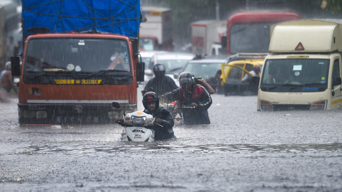 weather-dept-issues-yellow-alert-for-mumbai-thane-as-heavy-rains-lash