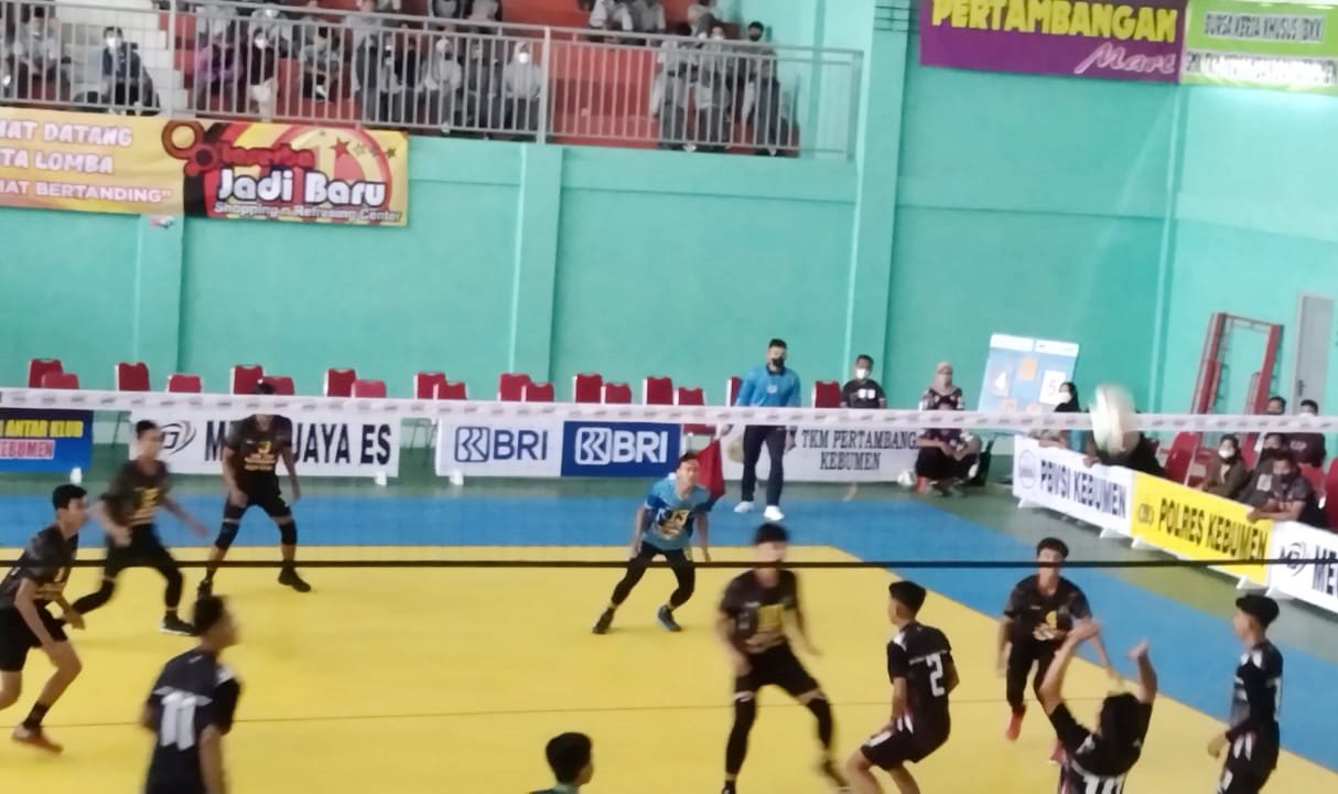 Dibuka Kapolres Kebumen, Lima Belas Klub Berlaga di Kejurkab Bola Voli Kebumen 2022