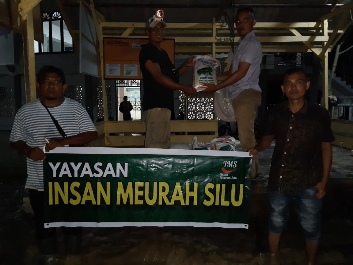 Terobos Arus Banjir, Insan Meurah Silu Salurkan Bantuan di Aceh Utara