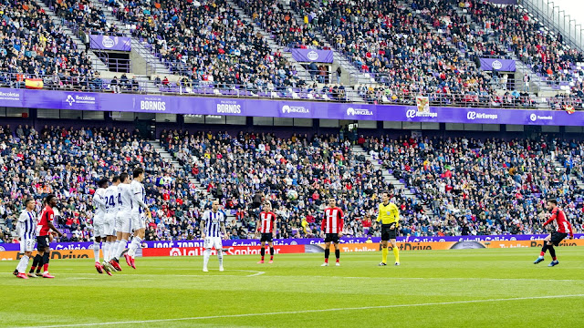 Unai López marca de libr directo al borde del área. REAL VALLADOLID 1 ATHLETIC CLUB DE BILBAO 4. Domingo 08/03/2020, 14:00 horas. Campeonato de Liga de 1ª División, jornada 27. Valladolid, estadio José Zorrilla