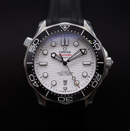 Réplique Montres Omega Seamaster Diver 300M Co-Axial Master Chronometer 42mm Blanc 2