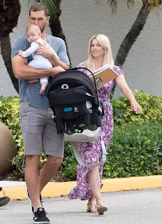 Picture of Sam Alexis Woods mom Elin Nordegren with her partner Cameron & their son
