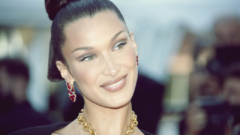 Bella Hadid sessiz kalmadı: Müslüman mültecilere çifte standarta tepki