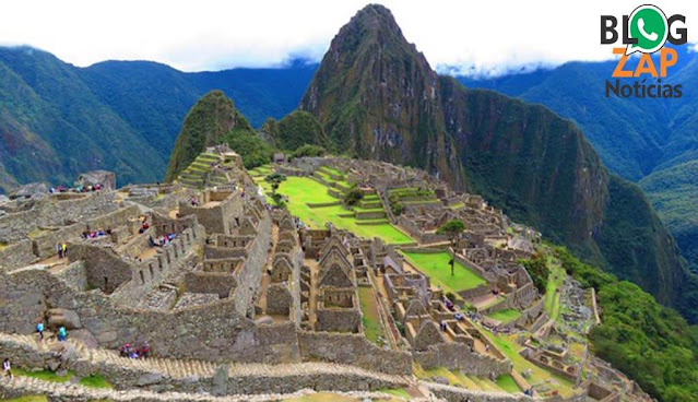 Ruinas elevadas em Machu Picchu