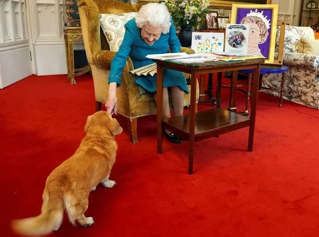 Queen Elizabeth wore a blue dress and aquamarine clip brooches. The Quuen celebrate a Platinum Jubilee, marking 70 years on the throne