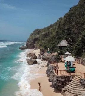 pantai-uluwatu