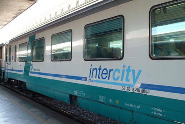 Roma-Lido in crisi, si pensa agli Intercity