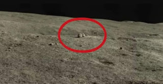 كوخ غامض على سطح القمر