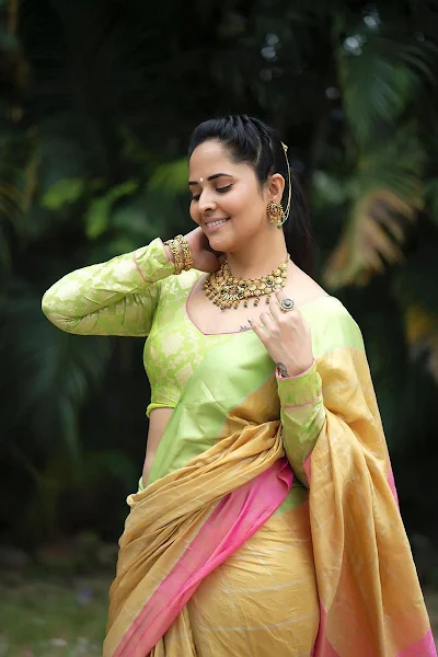 Anasuya bharadwaj traditional saree photoshoot gallery