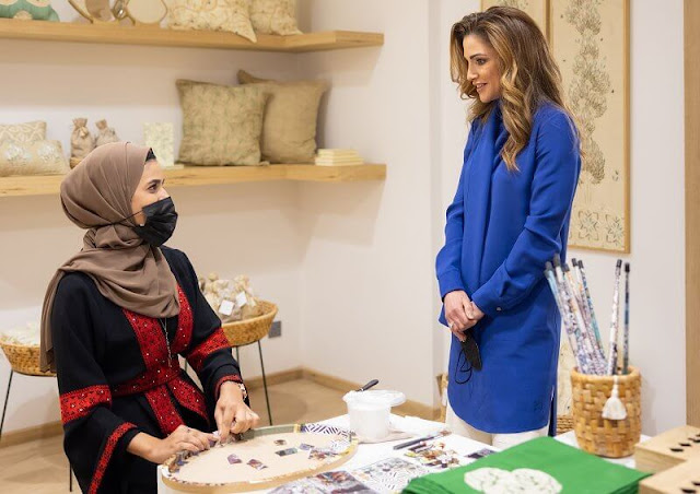 Queen Rania wore scarf collar silk tunic, and leather cropped wide-leg trousers by Loewe. Loewe lime-yellow bag