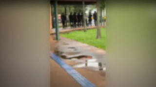 Estudante de psicologia sai escoltado pela PM de universidade após ameaças de ataque