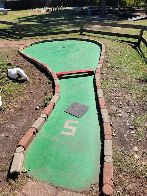 Mini Golf at the 7 Acre Wood Petting Zoo in Conroe, Texas, USA. Photo by PJ Goedhals, October 2021