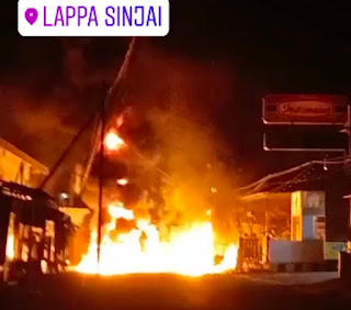 Mobil Pengankut Bahan Bakar Jenis Solar Terbakar di TPI Lappa