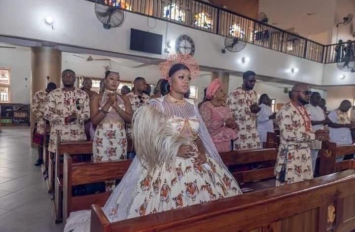 See What A Nigerian Couple Wear For Their Church Wedding