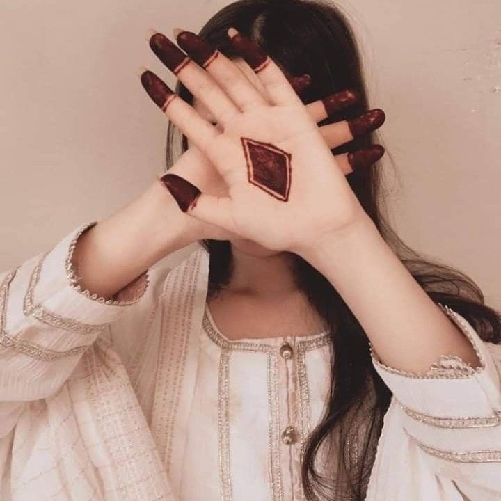 Girl Hide Face DP for WhatsApp