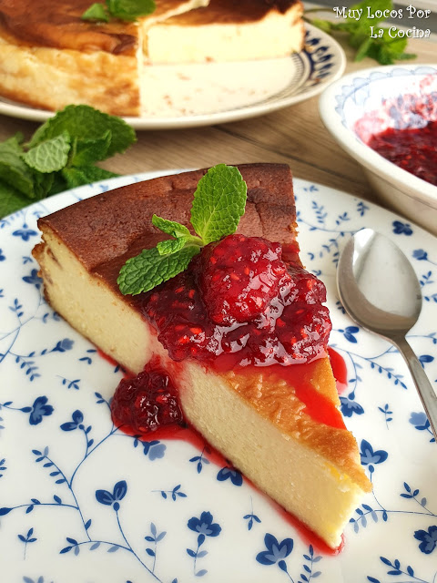 Tarta de queso philadelphia al horno con compota casera de frambuesas