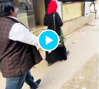 हिजाब पहनी महिला से बदसलूकी करते लाल टोपी वाले आदमी की वायरल वीडियो का सच