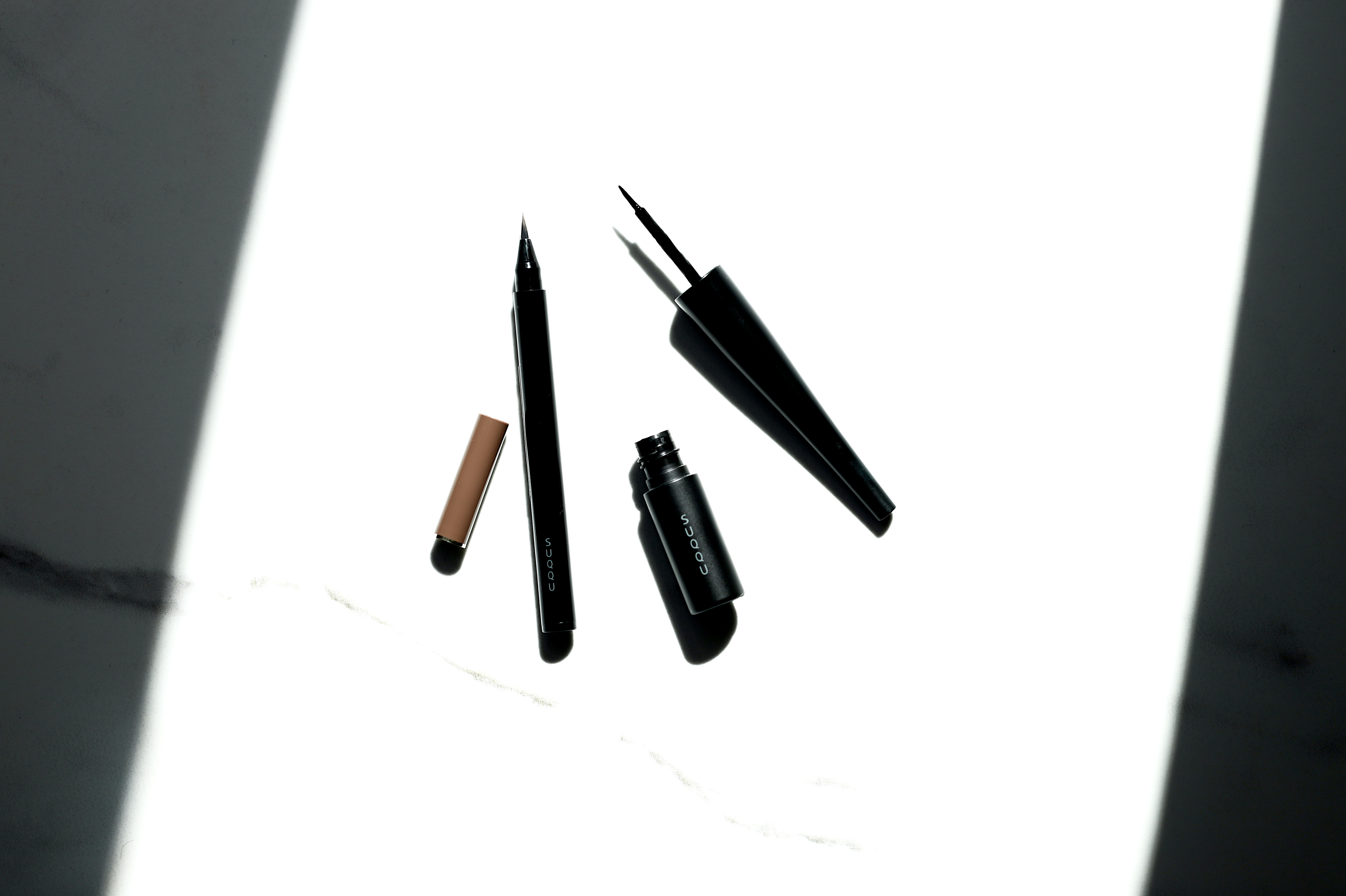 SUQQU eye-liner feutre à sourcils