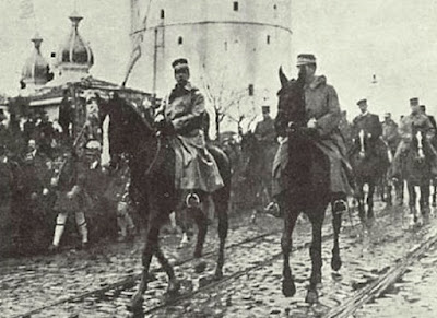 Ο Γεώργιος Α’ εισέρχεται στην Θεσσαλονίκη  στις 29 Οκτωβρίου 1912.  Δίπλα του, ο τότε διάδοχος Κωνσταντίνος.