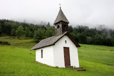 Tiny Alpine Church - Photo by Ingmar Nolte on Unsplash