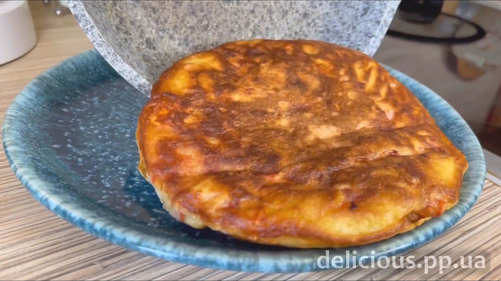 Фото приготовления рецепта: «Пицца на сковороде. Лепешки на завтрак» - шаг №7