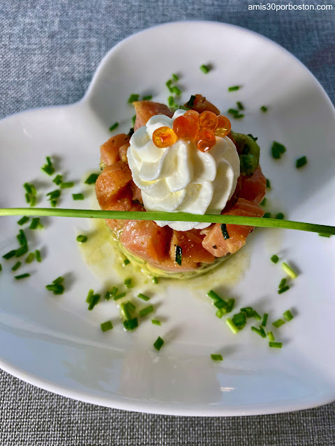 Tartar de Salmón y Aguacate con Sour Cream